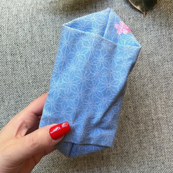 💕 Hello Kitty Plush Toy and Make up Bag! - Picture 11 of 17